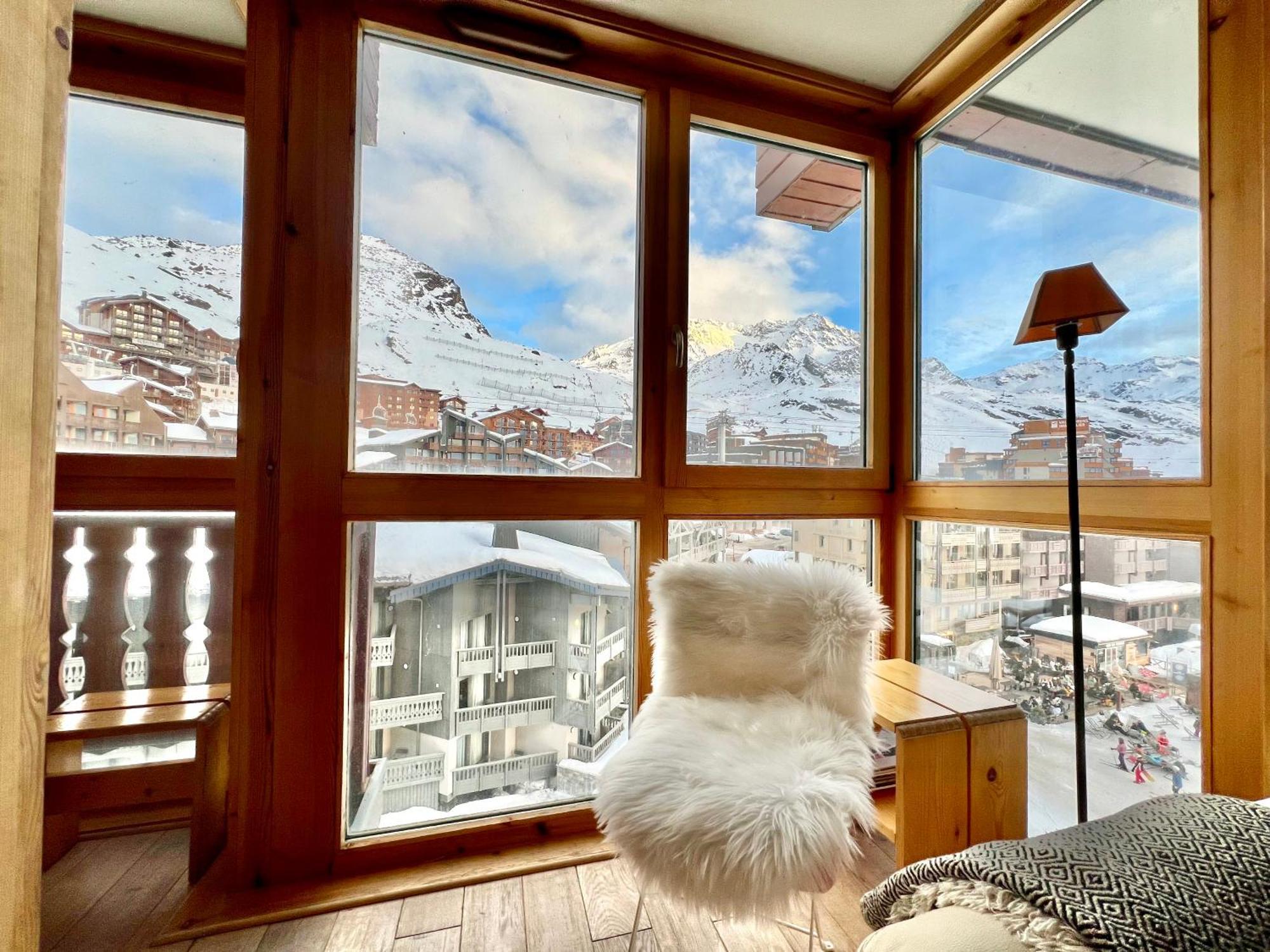 Dernier Etage Avec Vue Sur Les Montagnes Emplacement Exceptionnel Au Coeur De Val Thorens Ski Aux Pieds Prestations Incluses Luaran gambar